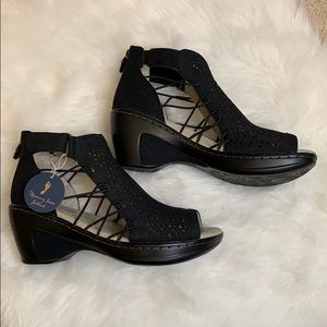 NWOT JBU by Jambu Nelly Wedge Sandal